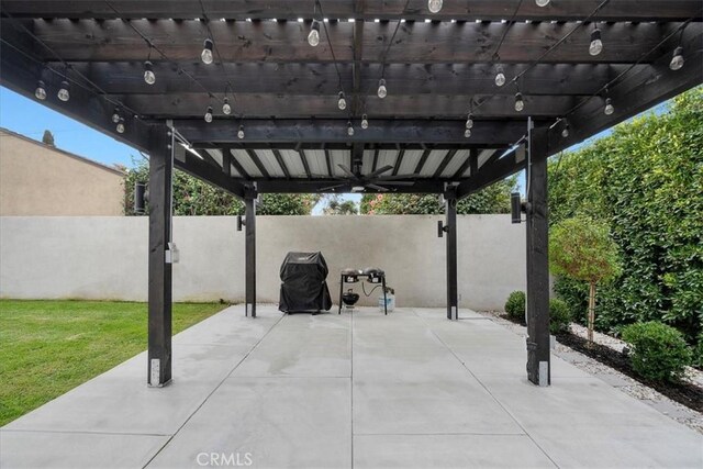 view of patio with ceiling fan