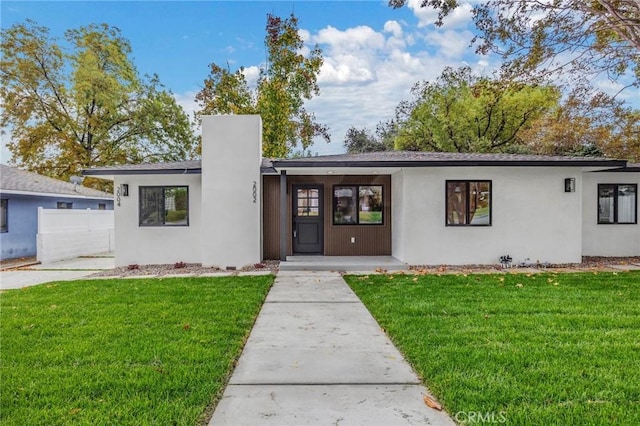 view of front of property with a front lawn