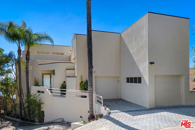 view of front facade with a garage