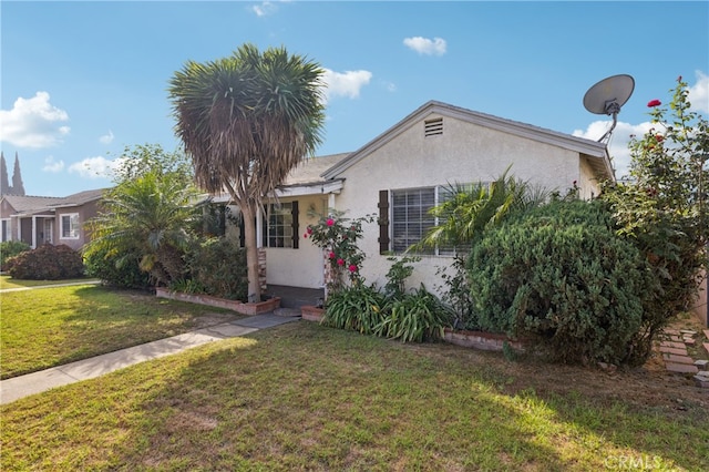 view of front facade with a front yard