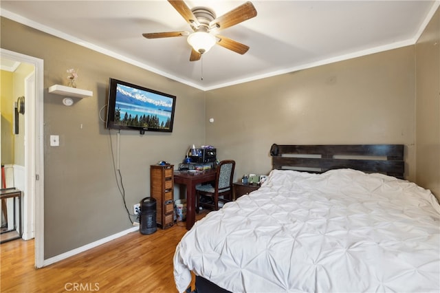 bedroom featuring crown molding, hardwood / wood-style floors, and ceiling fan