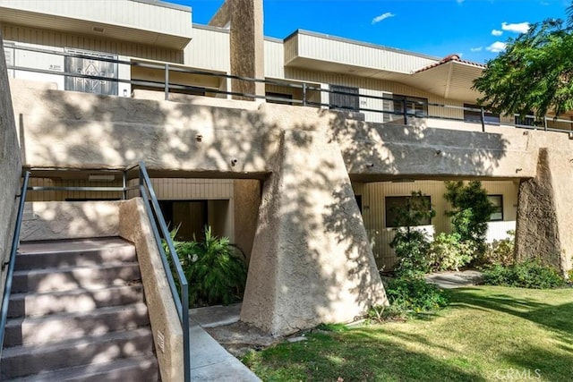 exterior space featuring a yard