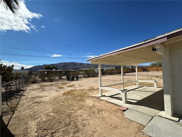 view of yard with a mountain view