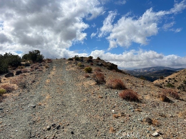 Listing photo 2 for 25505 Sun View Dr, Tehachapi CA 93561