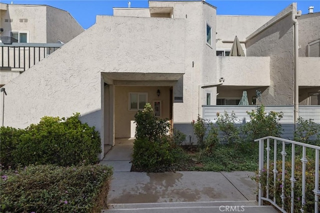 18411 Hatteras St Unit 120, Tarzana, CA 91356 - property entrance featuring stucco siding