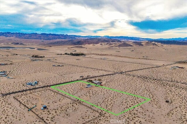 birds eye view of property featuring a mountain view