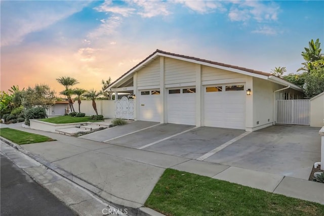 view of front facade with a garage