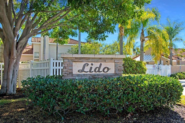 view of community / neighborhood sign