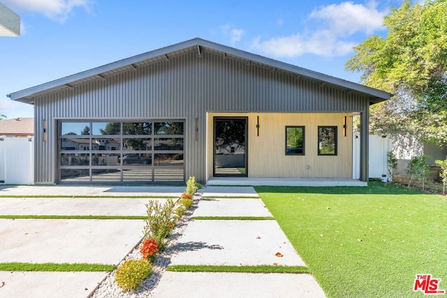 contemporary home featuring a front lawn