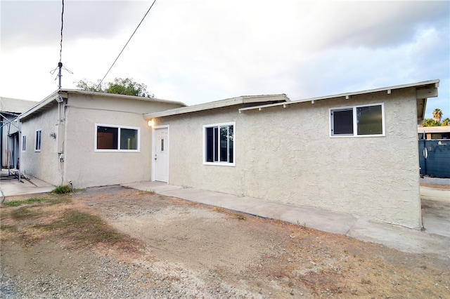 view of front of property featuring a patio area