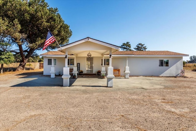 single story home featuring a porch