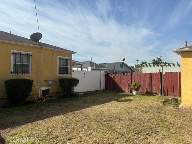 315 E 118th St, Los Angeles, CA 90061 - view of yard