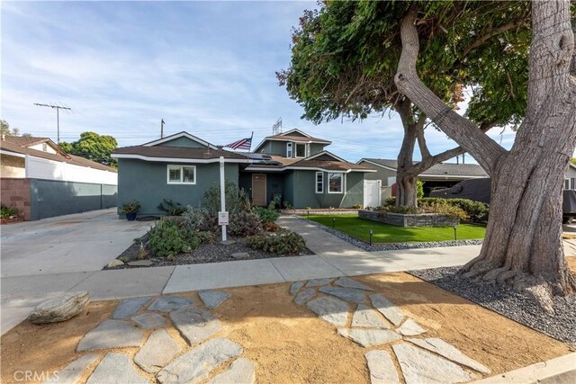 view of front of house with a front lawn