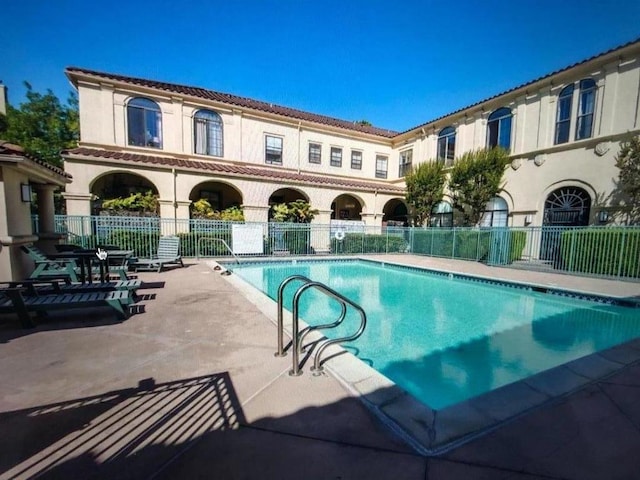 view of swimming pool featuring a patio