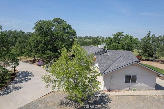 18486 Tollhouse Rd, Clovis, CA 93619 - view of front of home with a shingled roof
