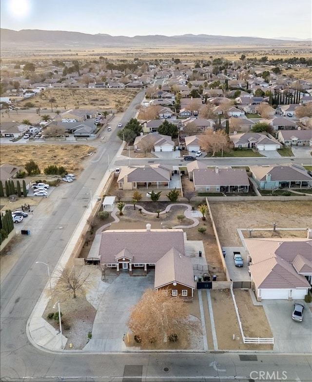 birds eye view of property featuring a mountain view