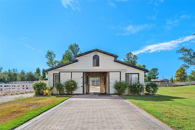 view of front of house featuring a front yard