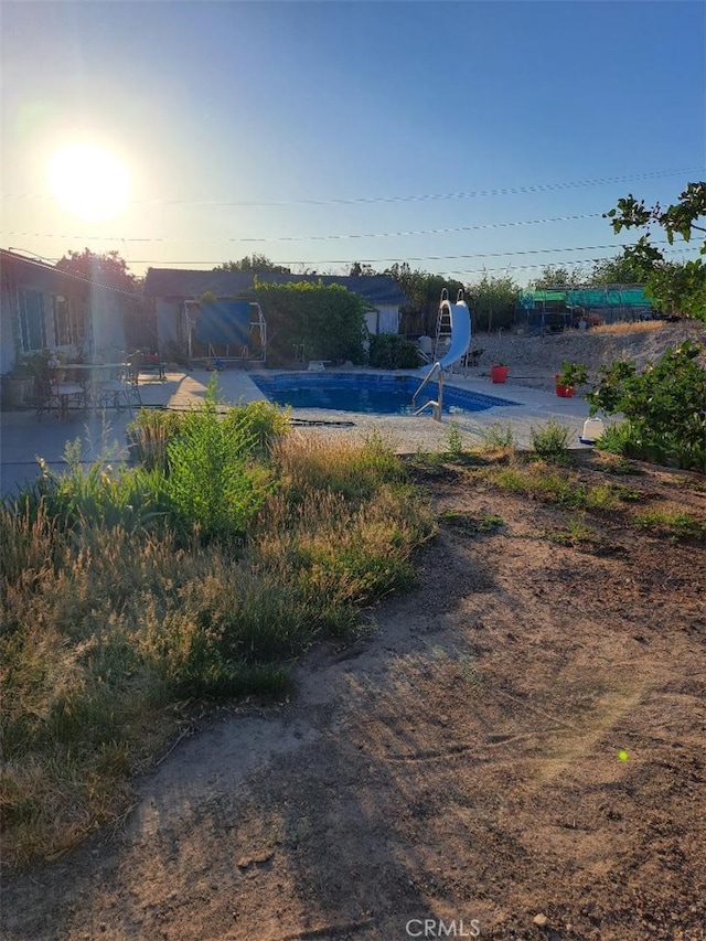 view of swimming pool