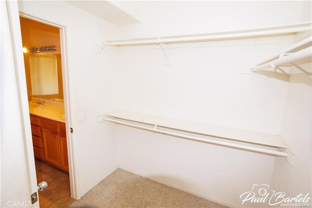 walk in closet featuring light tile patterned floors