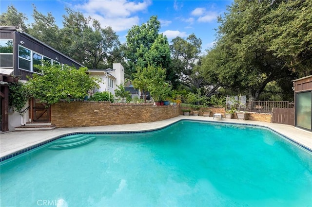 view of swimming pool