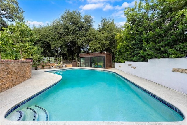 view of swimming pool