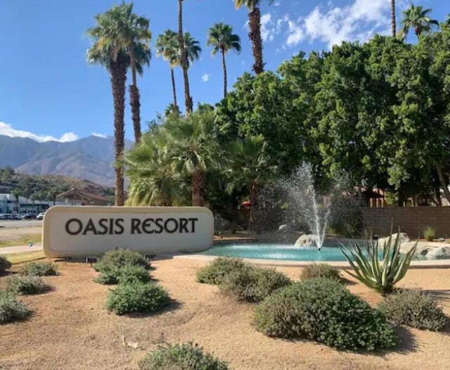 view of property's community featuring a mountain view