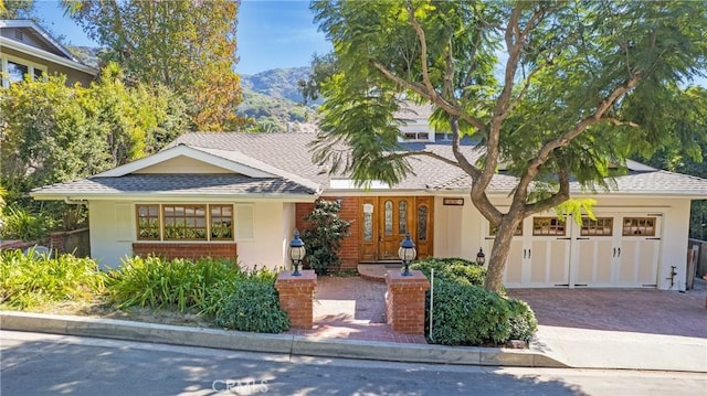 view of front of property featuring a mountain view and a garage