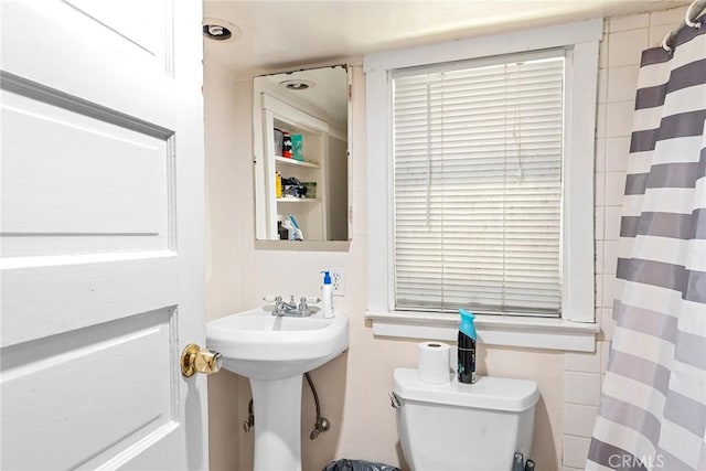 bathroom featuring toilet and sink