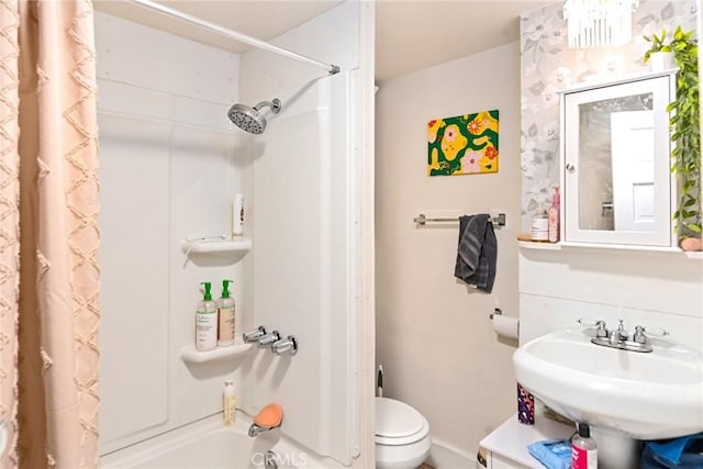 full bathroom with toilet, shower / bath combo with shower curtain, and sink