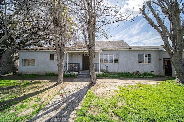 ranch-style house featuring a front yard