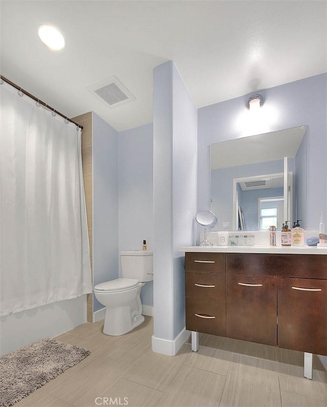 full bath featuring toilet, baseboards, visible vents, and vanity