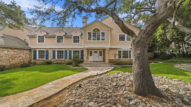 view of front of home with a front lawn