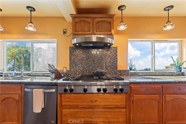 kitchen with sink, stainless steel appliances, and hanging light fixtures