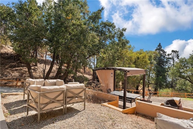 view of yard with outdoor lounge area