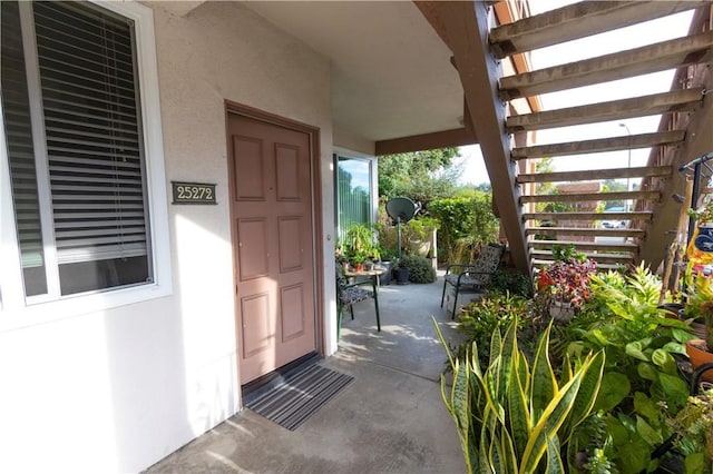 property entrance featuring covered porch