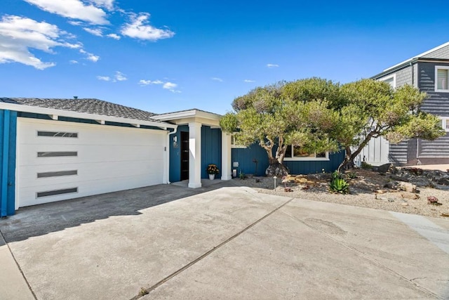 view of front facade featuring a garage