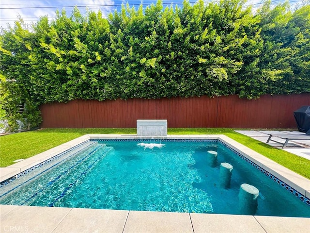 view of swimming pool