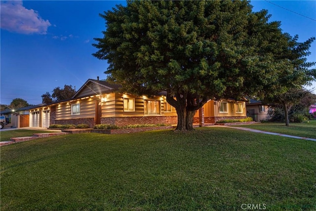 view of front of property featuring a yard and a garage