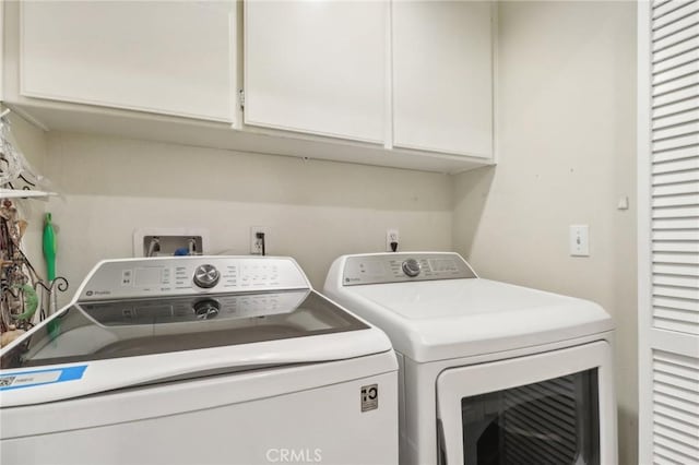 laundry room featuring cabinets and independent washer and dryer