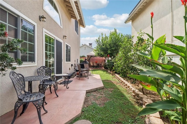 view of yard with a patio