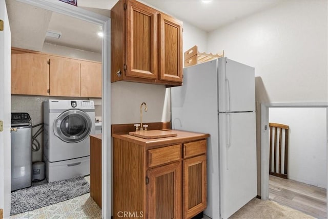 laundry area with sink and washer / dryer