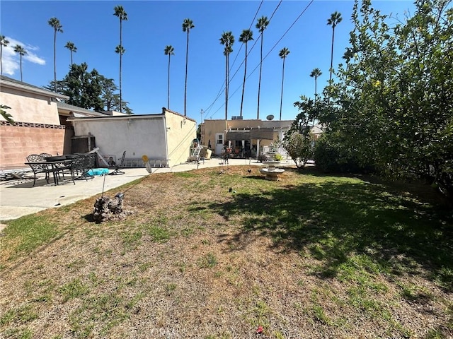 view of yard featuring a patio