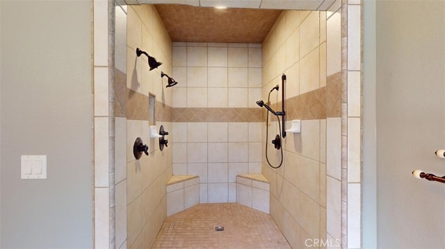 bathroom featuring tiled shower