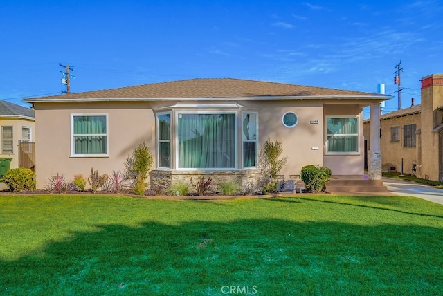 view of front of home with a front lawn