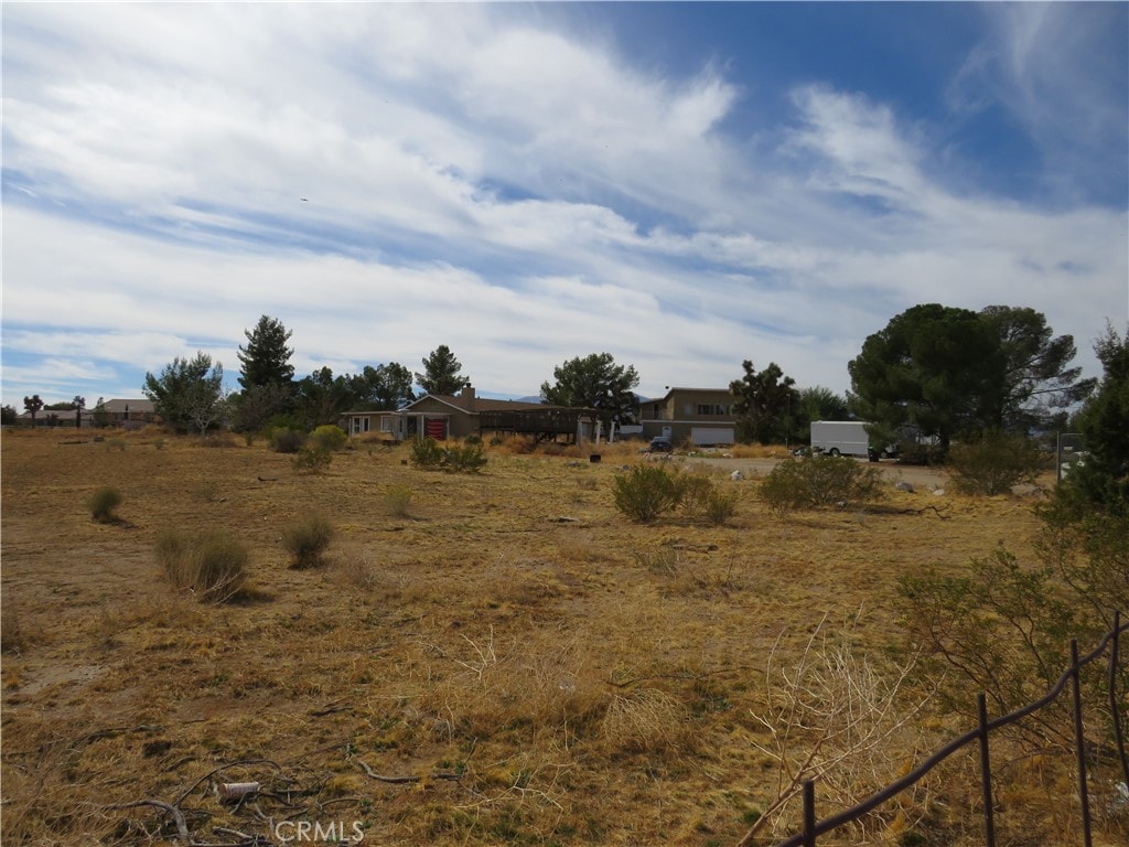 view of yard featuring a rural view