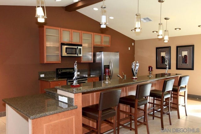 kitchen featuring a large island, decorative light fixtures, and stainless steel appliances