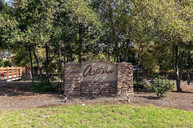 view of community / neighborhood sign