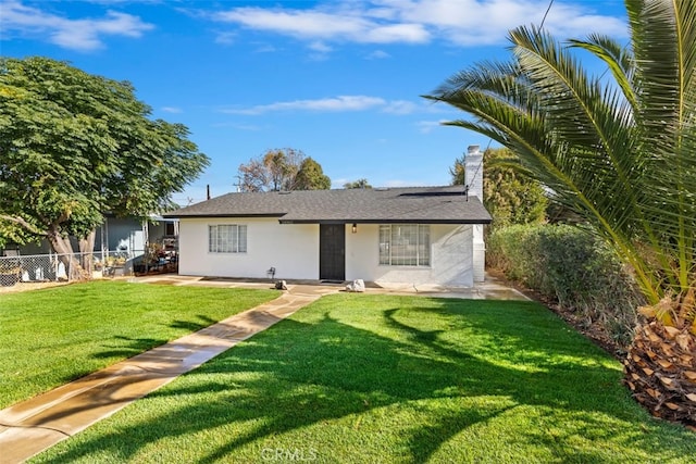 view of front of home with a front lawn