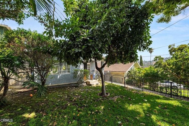 view of front of house with a front lawn