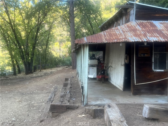 view of outbuilding